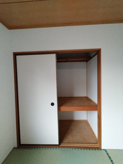 収納　和室は収納が２か所あります