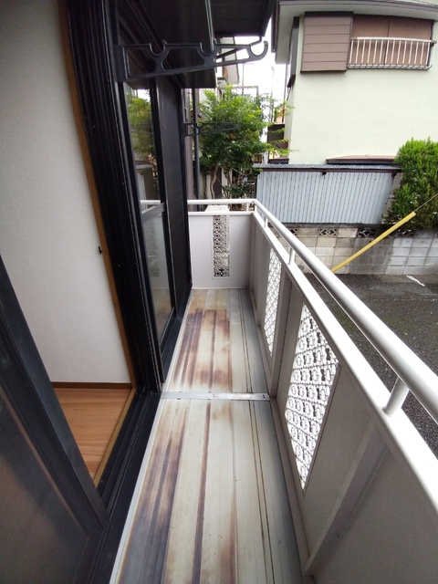 バルコニー　南向きのバルコニーで洗濯物が乾きます