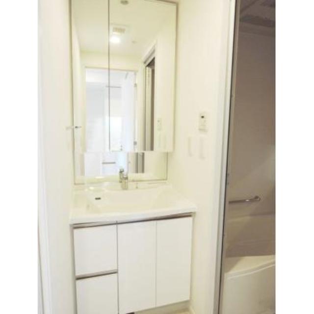 洗面設備　※写真は同タイプ住戸です。