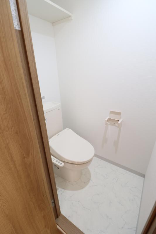 ＪＲ山陽本線 寺家駅 徒歩12分 3階建 築4年のトイレ写真