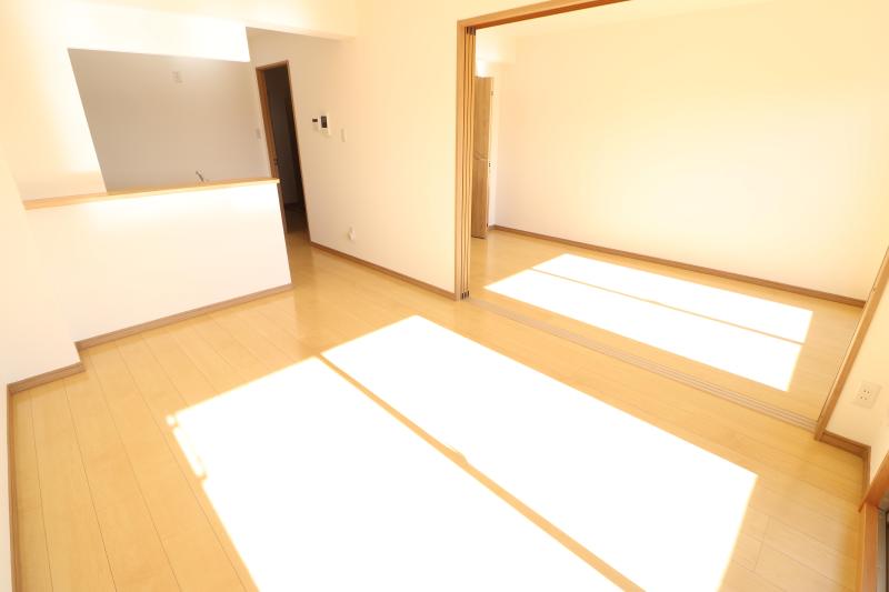 ＪＲ山陽本線 寺家駅 徒歩12分 3階建 築4年の居間写真