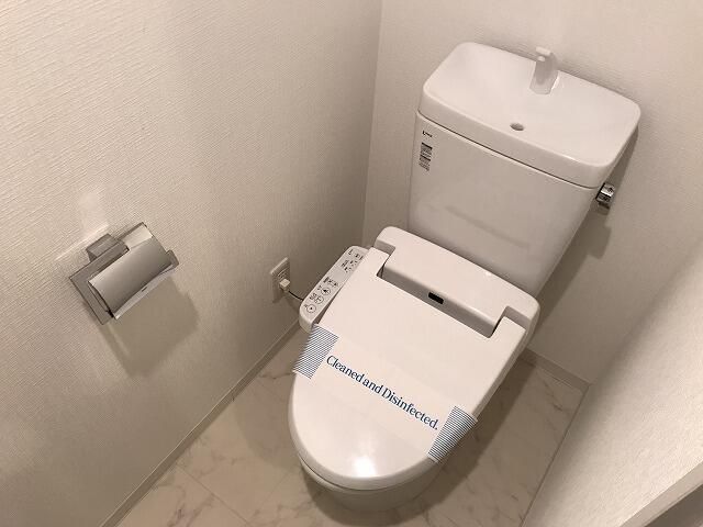 東京メトロ日比谷線 入谷駅 徒歩4分 12階建 築15年のトイレ写真