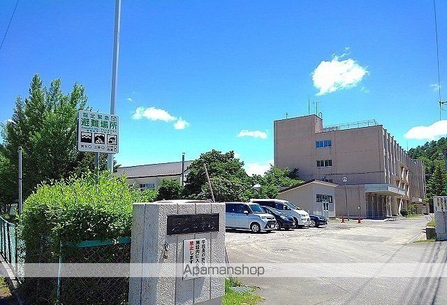 中学校　札幌市立石山中学校（中学校）まで700m