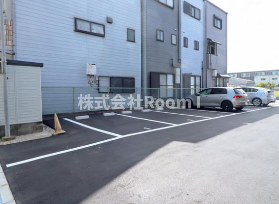 駐車場　駐車場があるので、車を買う予定の方も安心です