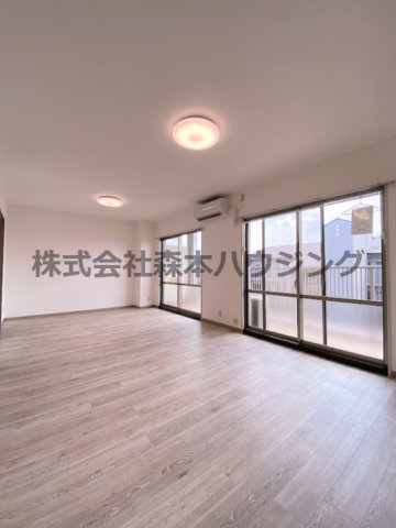 PHOENIX COURT 交野Iの居間写真