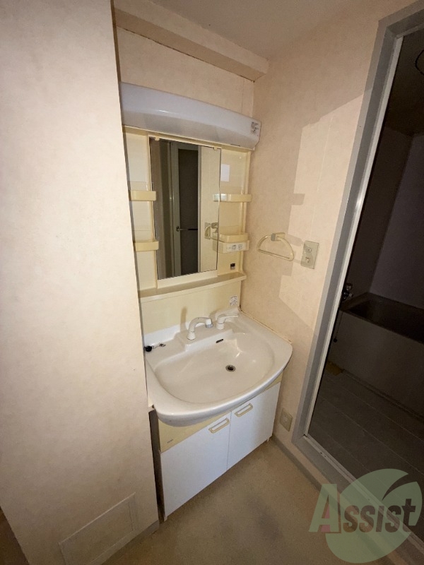 洗面設備　洗面台の写真です。朝の準備が捗りますね。