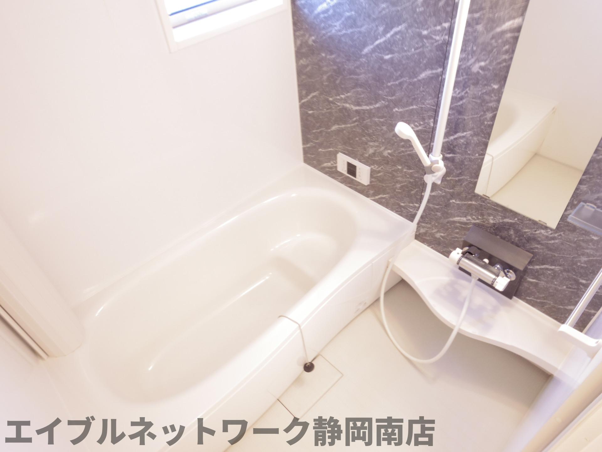 バス・シャワールーム　同イメージ反転