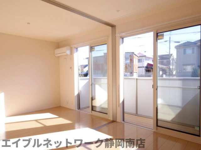 居室・リビング　同イメージ反転