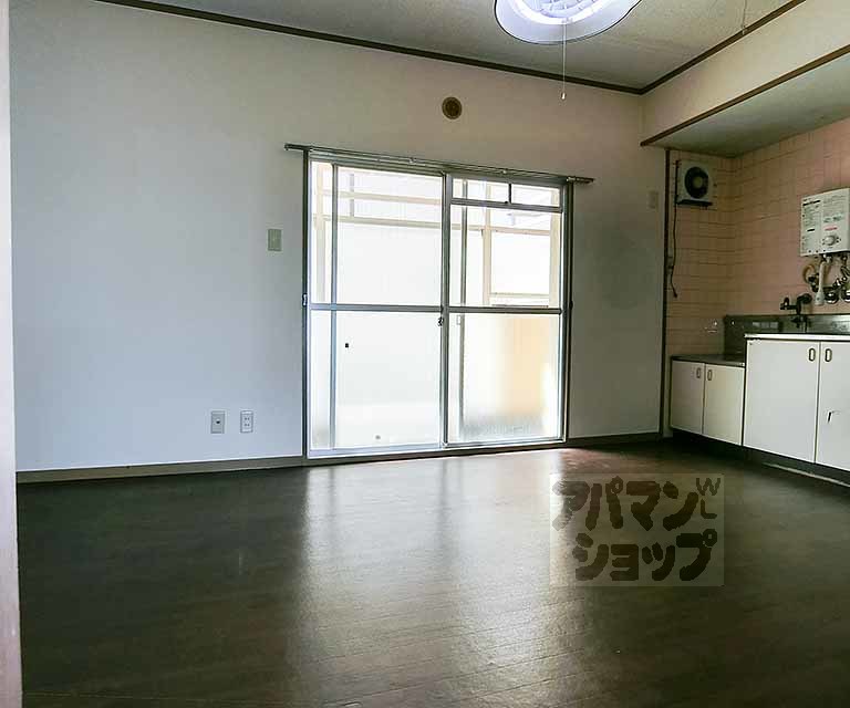 ロイヤルパレット壬生の居間写真