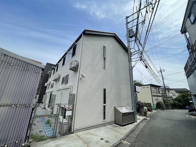 アザーレ・ターコイズ読売ランド前の外観写真