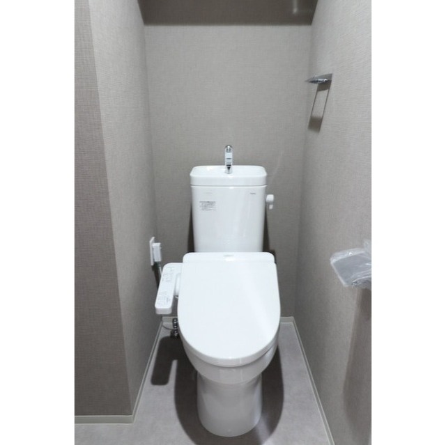 都営大江戸線 門前仲町駅 徒歩9分 12階建 築7年のトイレ写真