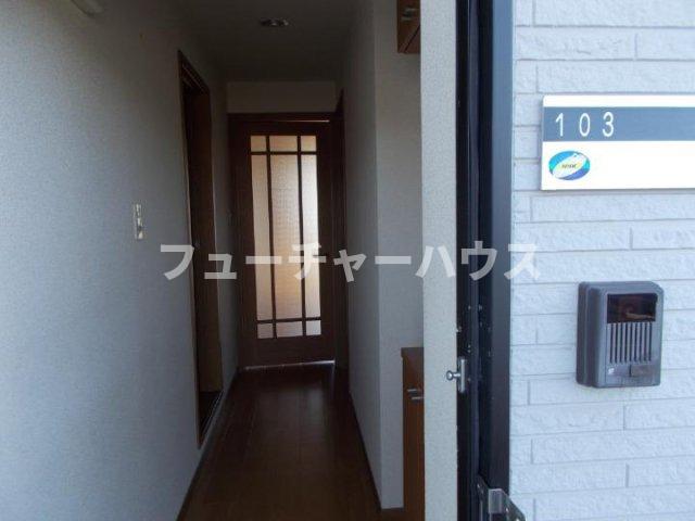 玄関　収納もある玄関です