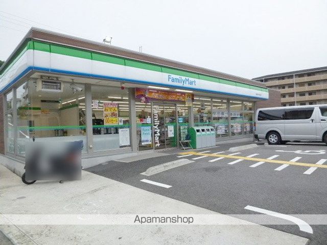 コンビニ　ファミリーマート（コンビニ）まで528m