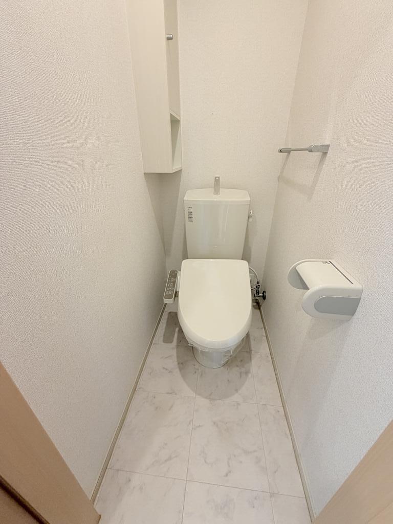 ＪＲ福塩線 道上駅 徒歩22分 3階建 築12年のトイレ写真