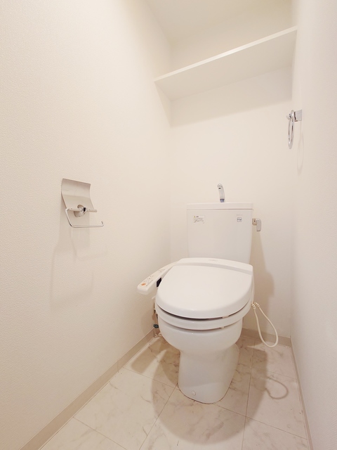 地下鉄御堂筋線 西中島南方駅 徒歩1分 11階建 築20年のトイレ写真