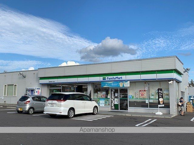 コンビニ　ファミリーマート（コンビニ）まで445m