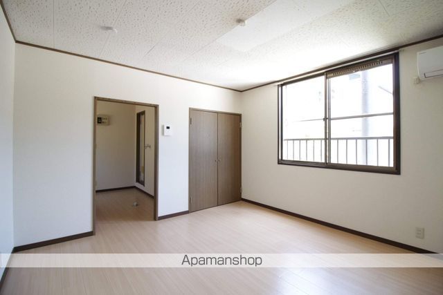 フラットKの居間写真