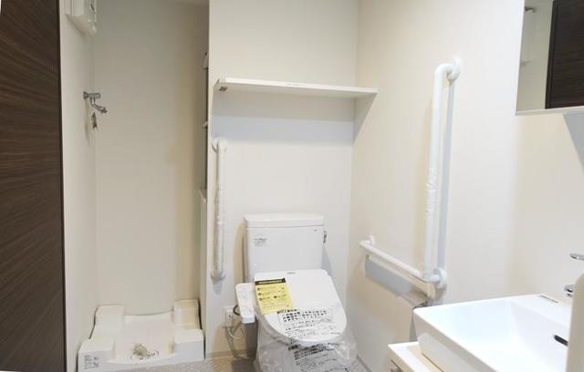 トイレ　※写真は同タイプ住戸です。