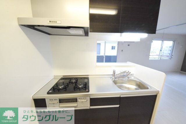 キッチン　ガス3口コンロ付き