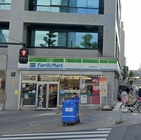 コンビニ　ファミリーマート 中央明石町店（コンビニ）まで69m