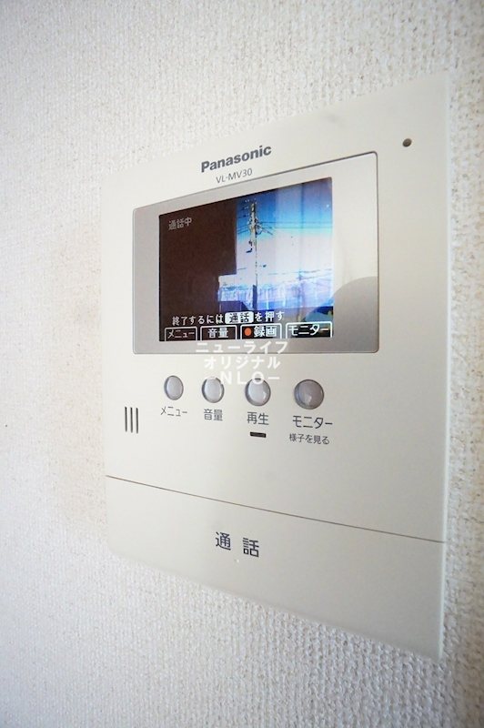 セキュリティ　来訪者を確認出来るモニター付きのインターホンで安心☆