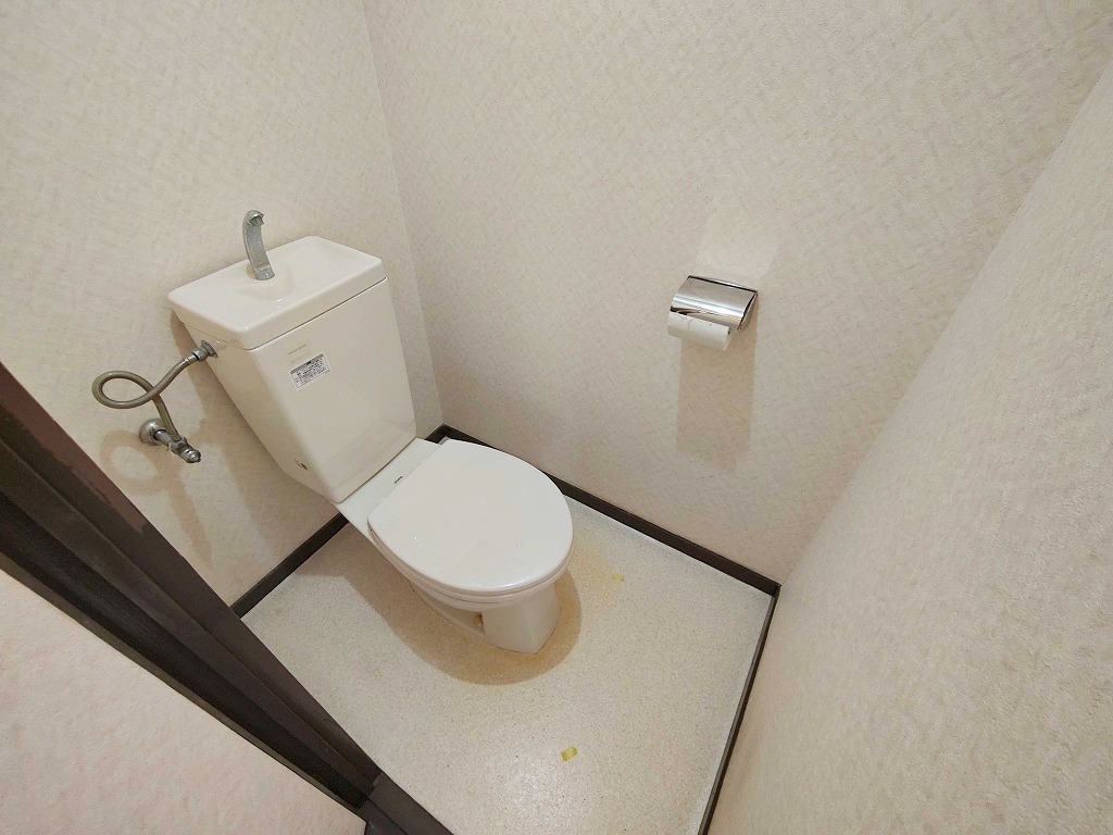 地下鉄谷町線 喜連瓜破駅 徒歩7分 6階建 築44年のトイレ写真