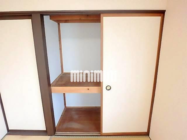 収納　２段に使い分けができる収納スペースです。