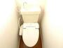 トイレ　温水洗浄便座付きのトイレです。