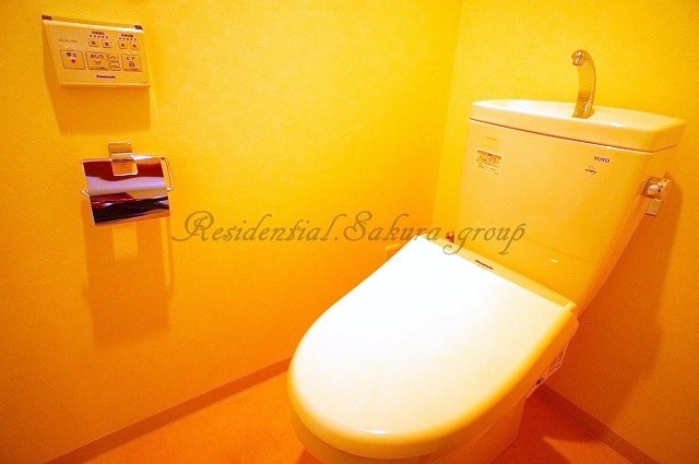トイレ　嬉しい温水洗浄便座♪