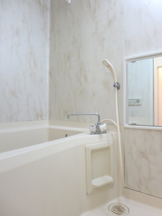 バス・シャワールーム　バストイレ別タイプ