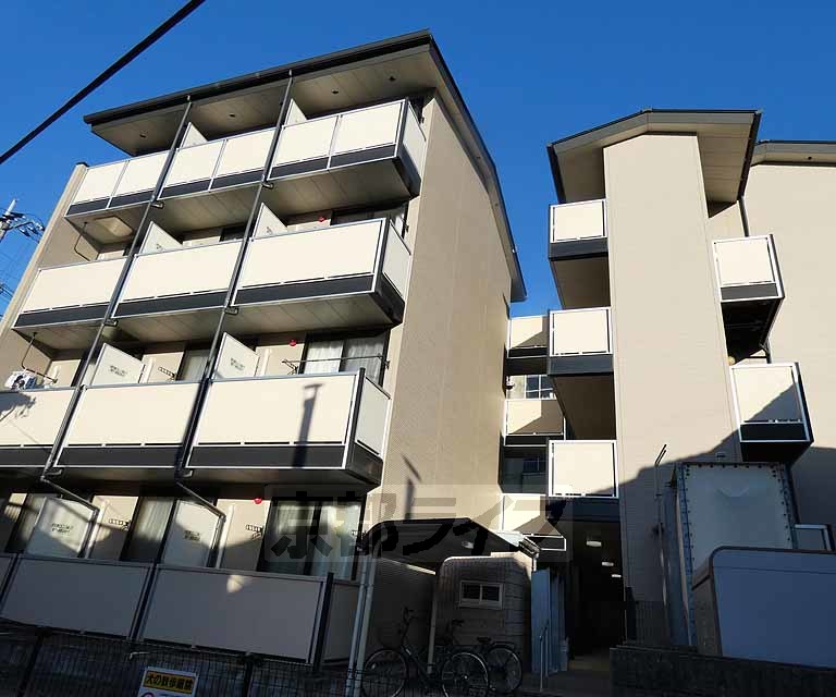 京都市東山区今熊野日吉町のマンションの建物外観