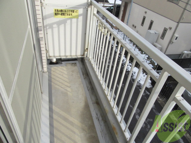 バルコニー　バルコニーは洗濯物を干すスペースが確保されていました。