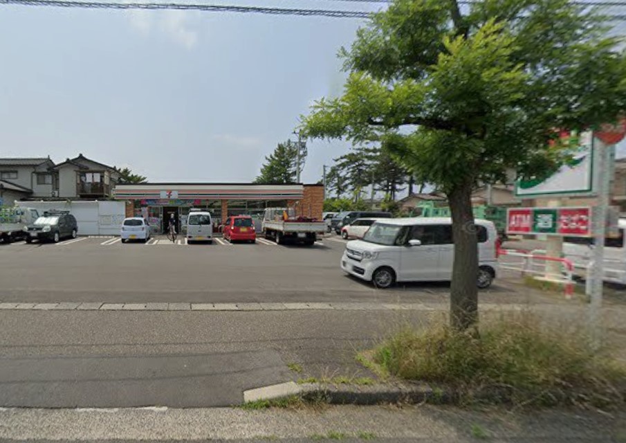 コンビニ　セブンイレブン新潟松浜6丁目店（コンビニ）まで830m
