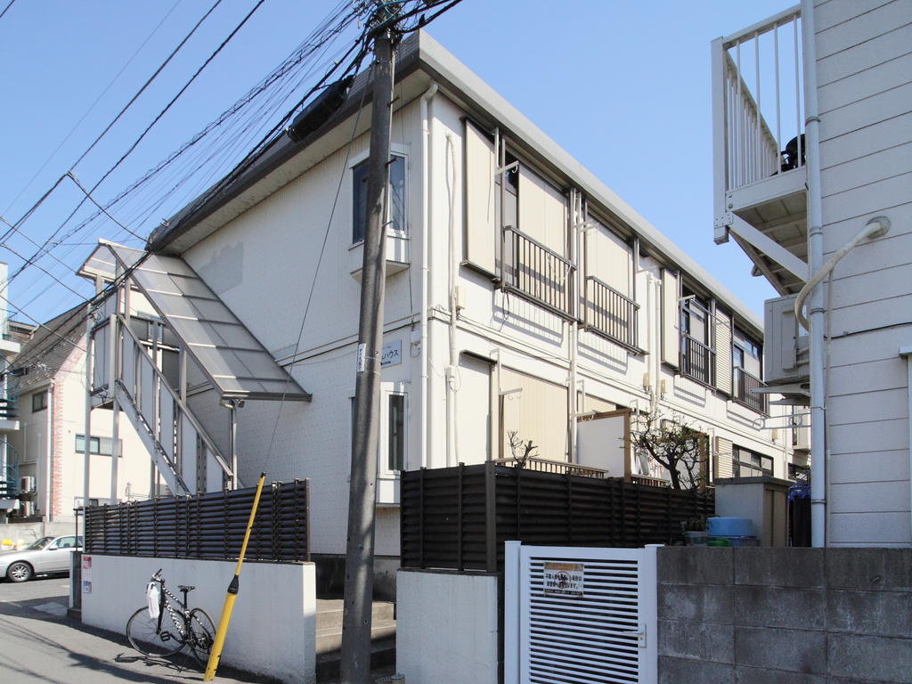 中野区新井のアパートの建物外観