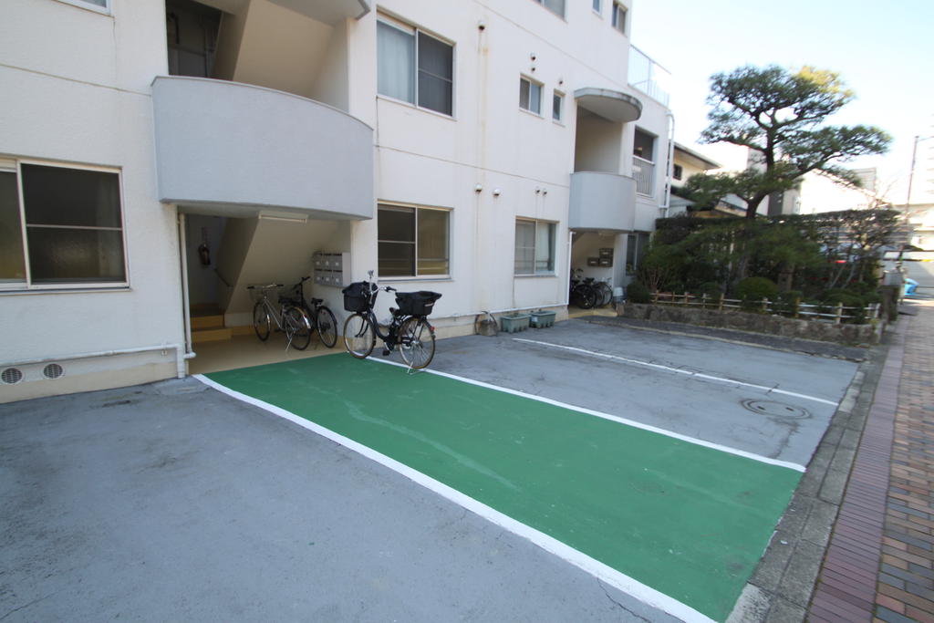 【広島市中区南千田西町のマンションの駐車場】