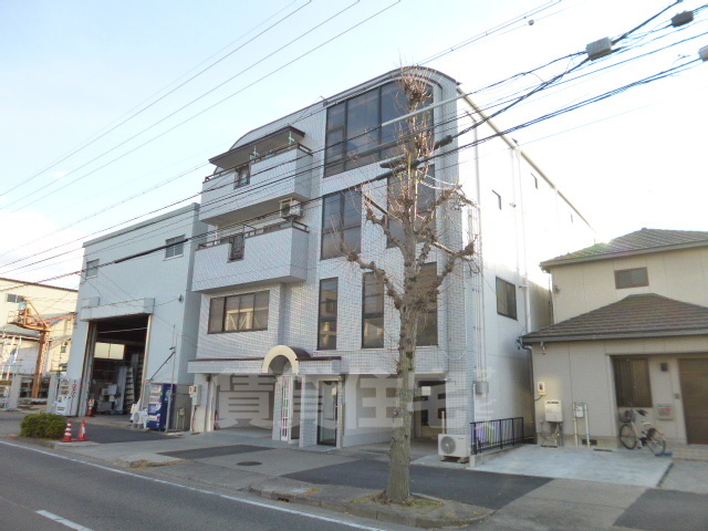 名古屋市昭和区安田通のマンションの建物外観