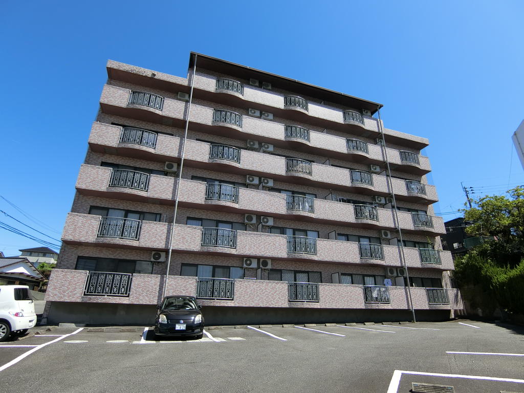 建物外観　鉄筋コンクリート造の重厚感☆