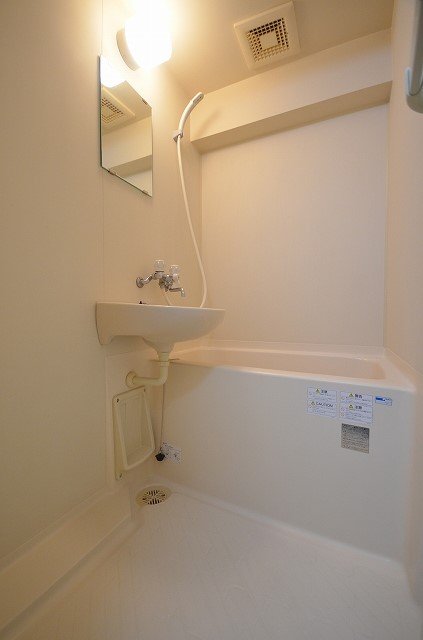 バス・シャワールーム　同物件、別号室