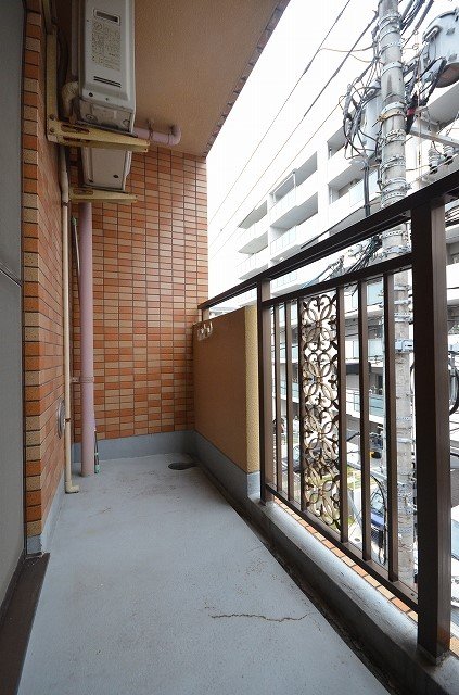 バルコニー　同物件、別号室