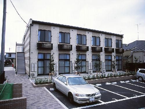 横浜市神奈川区三ツ沢上町のアパートの建物外観