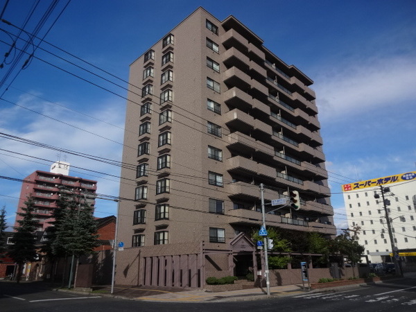 旭川市宮下通のマンションの建物外観