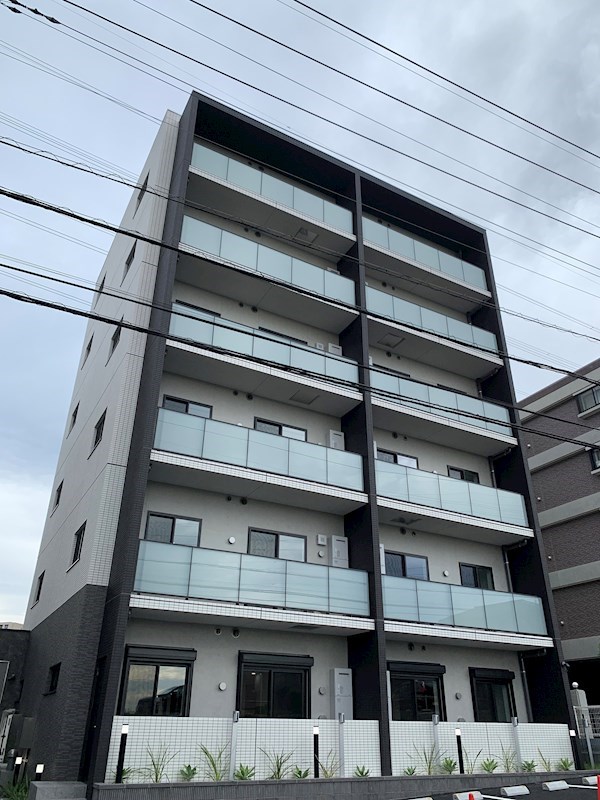 横浜市都筑区仲町台のマンションの建物外観