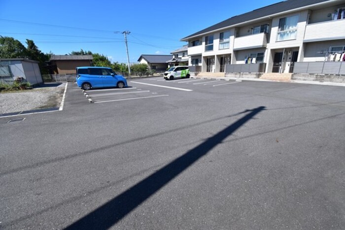 【高松市香南町由佐のアパートの駐車場】