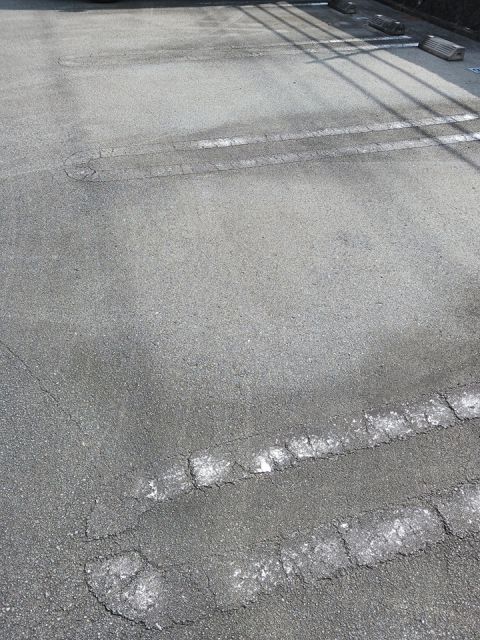 【松阪市久保町のアパートの駐車場】