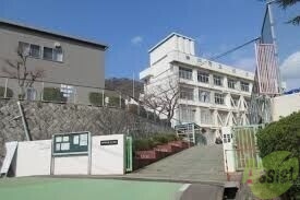 【神戸市北区谷上東町のアパートの小学校】