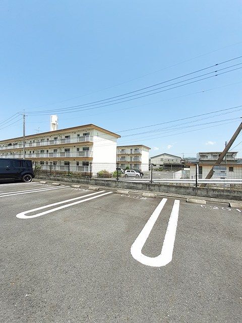 【津山市一方のアパートの駐車場】