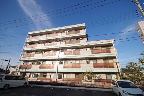 小山市駅東通りのマンションの建物外観