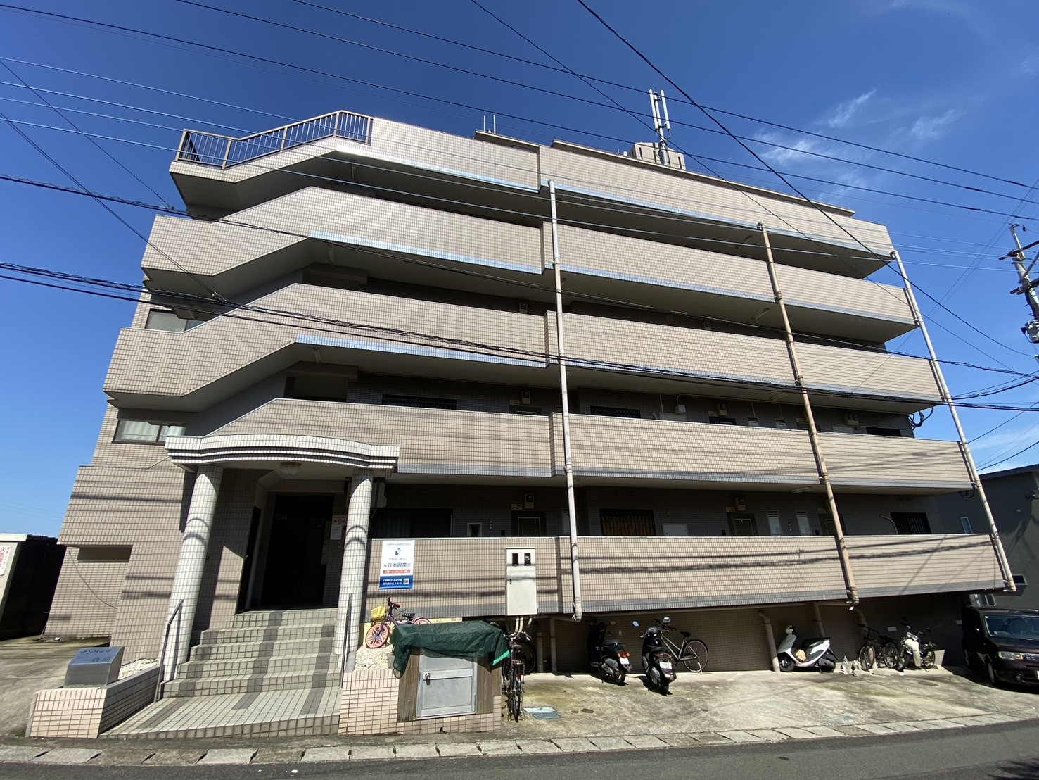 鹿児島市唐湊のマンションの建物外観