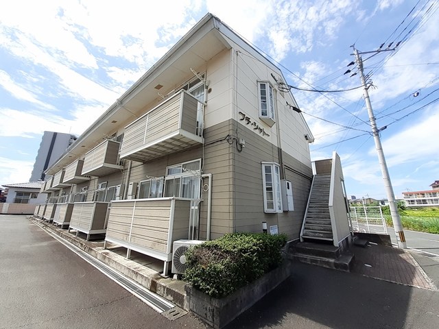 熊本市東区保田窪本町のアパートの建物外観