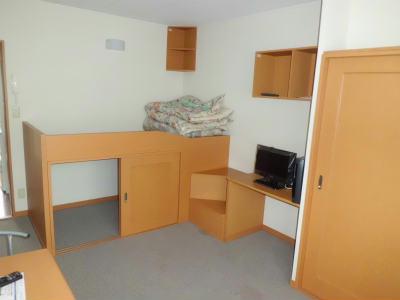 居室・リビング　短期契約のときは、布団が付きます。